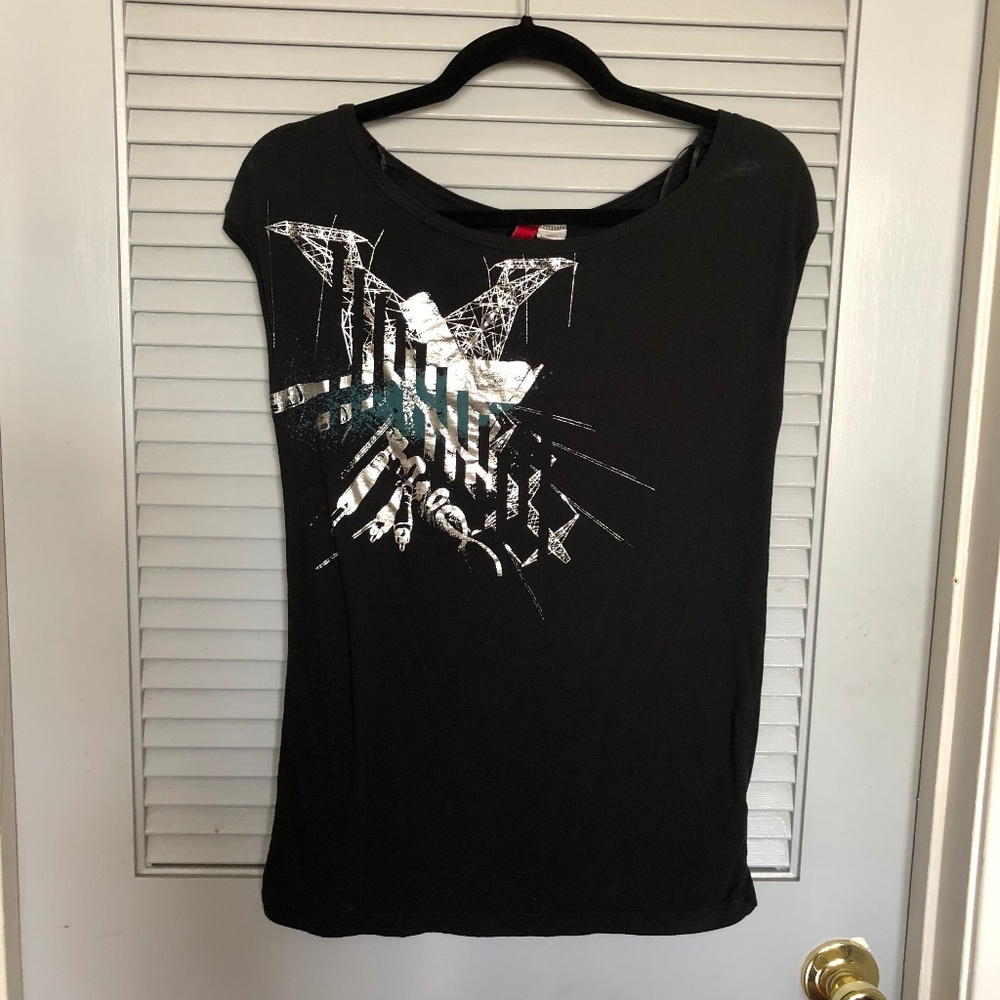 H&M metallic graphic muscle tee